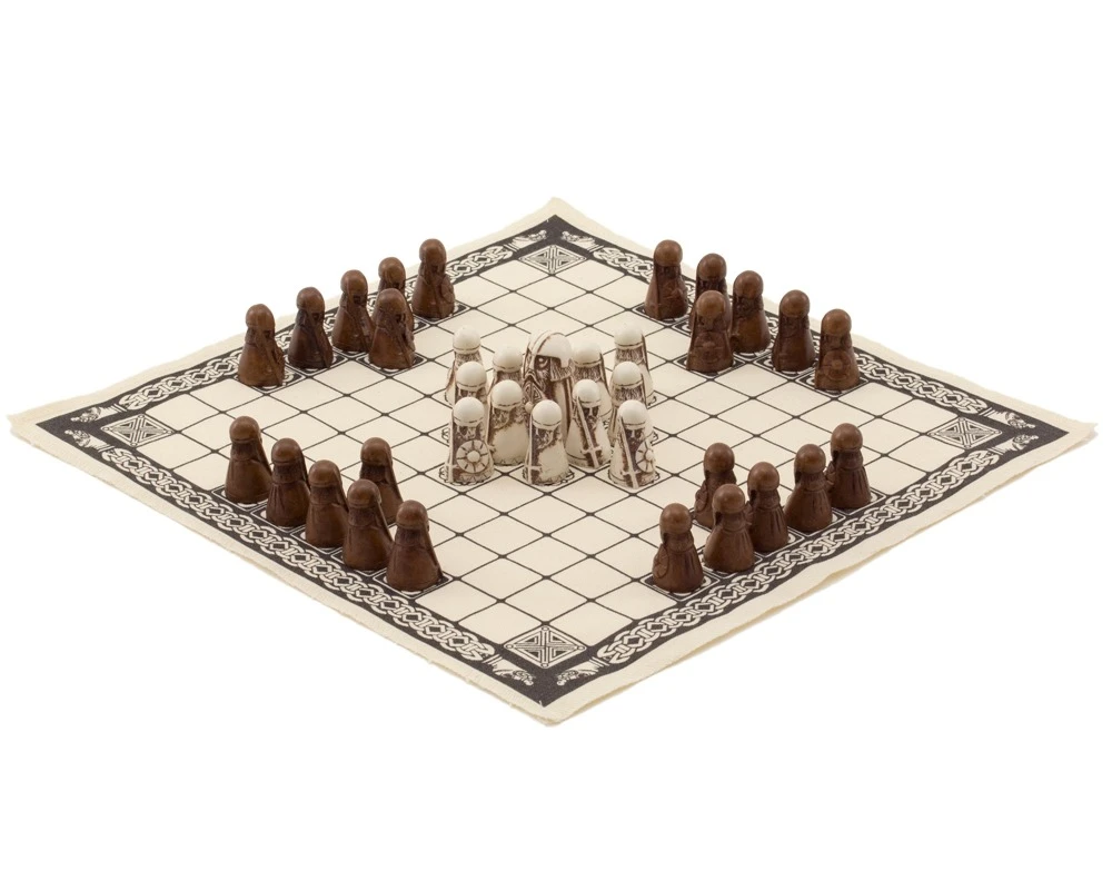 The Viking Game (Hnefatafl) 1 The Viking Game (Hnefatafl)