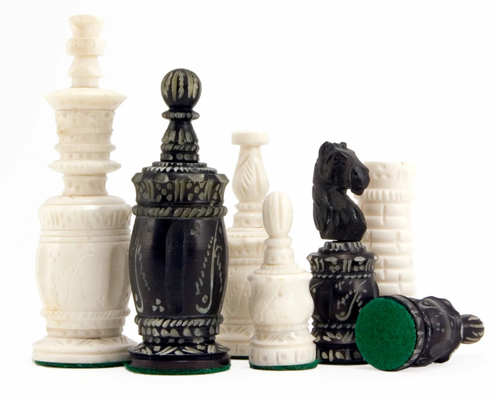 Barley Corn Carved Camel Bone Chess Pieces 2 Barley Corn Carved Camel Bone Chess Pieces - Image 2