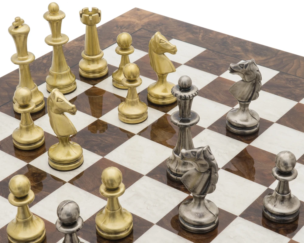 The Vicenza Dark Walnut Luxury Chess Set 5 The Vicenza Dark Walnut Luxury Chess Set - Image 5