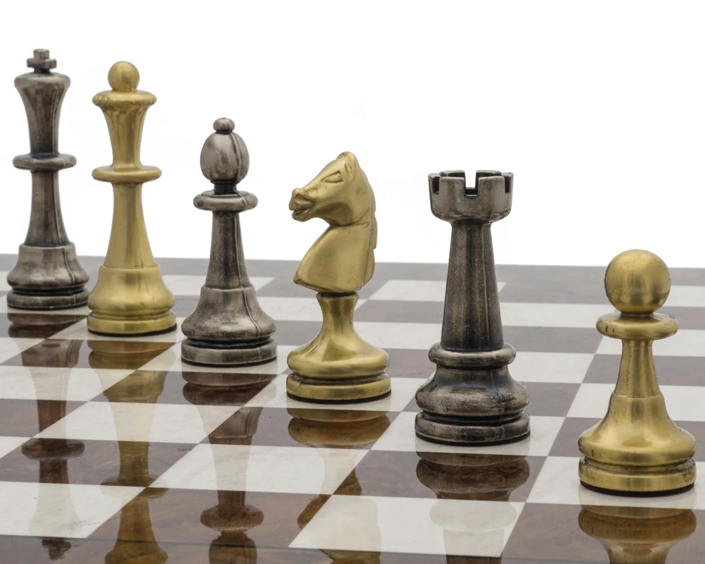 The Vicenza Dark Walnut Luxury Chess Set 7 The Vicenza Dark Walnut Luxury Chess Set - Image 7