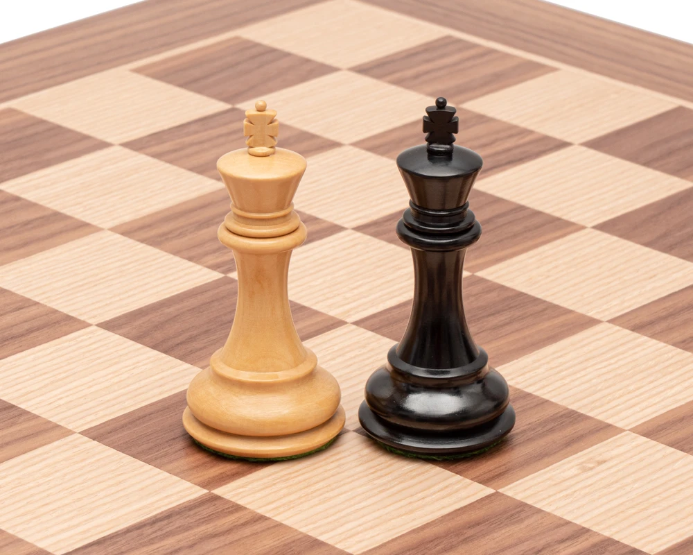 The Windsor Ebony And Walnut Traditional Chess Set 6 The Windsor Ebony And Walnut Traditional Chess Set - Image 6