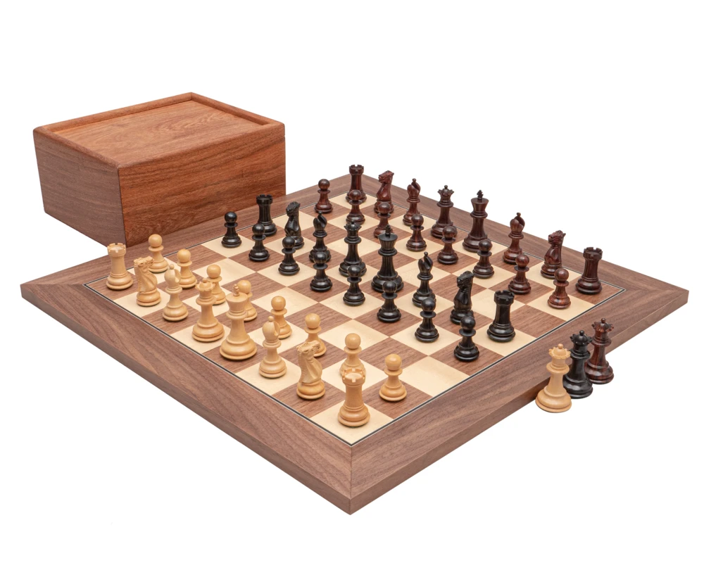 The Sandringham Tres Corone And Walnut Luxury Chess Set With Case 1 The Sandringham Tres Corone And Walnut Luxury Chess Set With Case